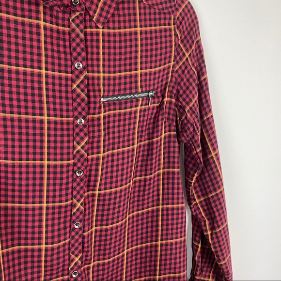 Maurice’s red plaid button down size medium - Picture 3 of 4